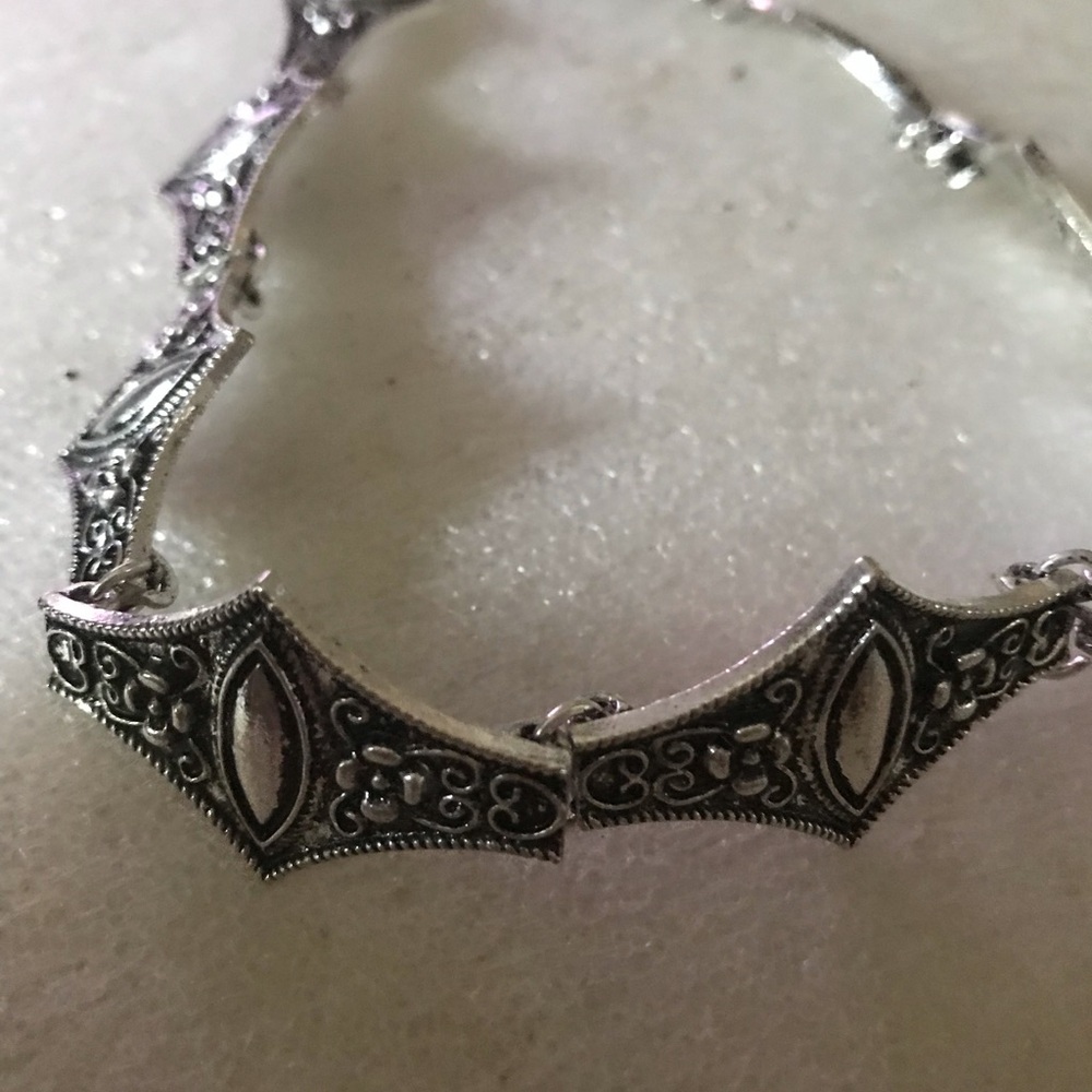 Vintage-Style Silver Tone Women's Necklace choker